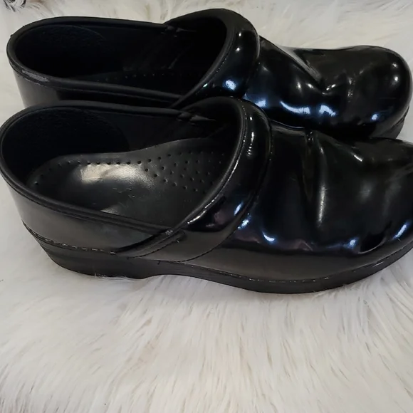 Dansko Black Mules with Reflective Finish Size 39 - Picture 6 of 14
